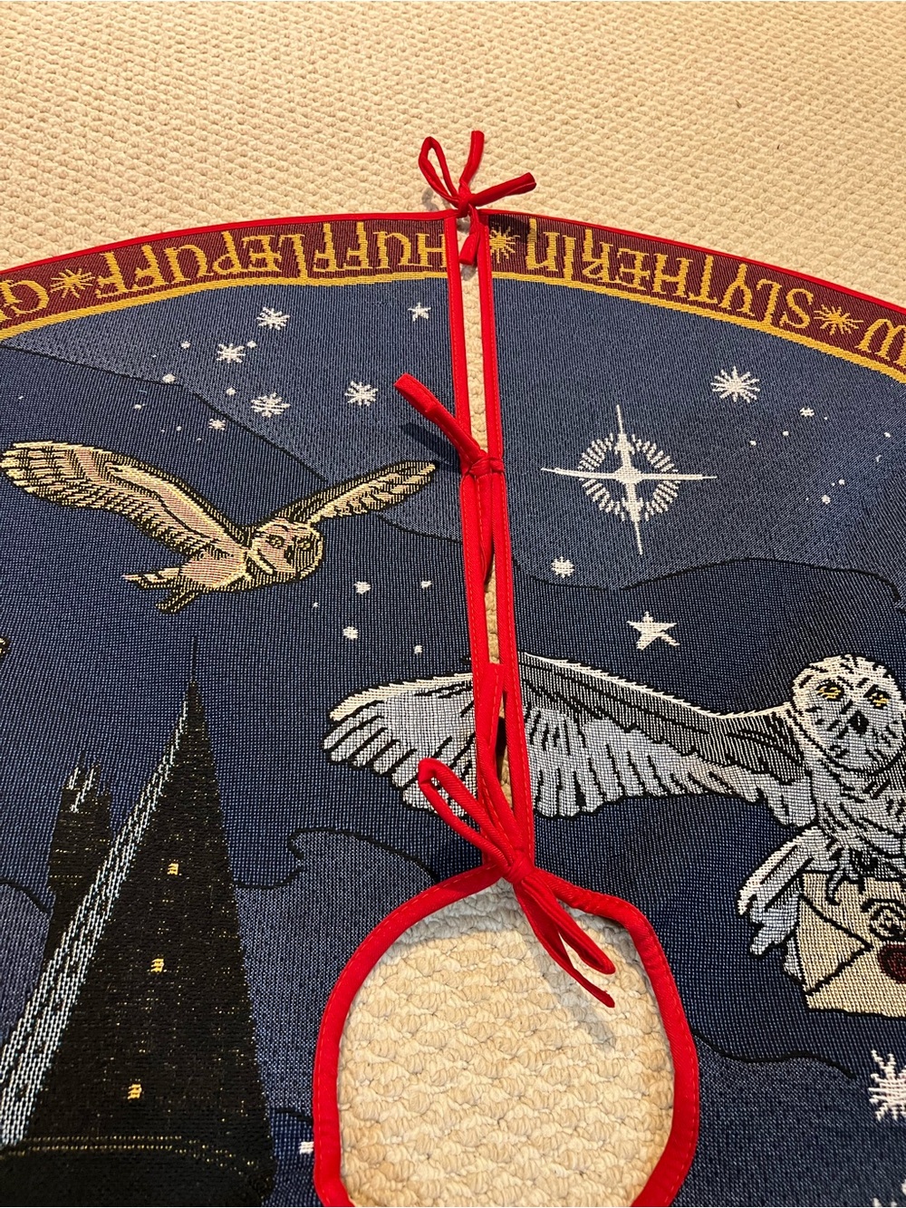 2020 Hallmark Harry Potter Hogwarts Castle Tree Skirt - Picture 4 of 6